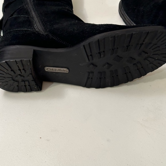 CALVIN KLEIN black suede boot it’s in height 9” from top to bottom of heel - Picture 4 of 4